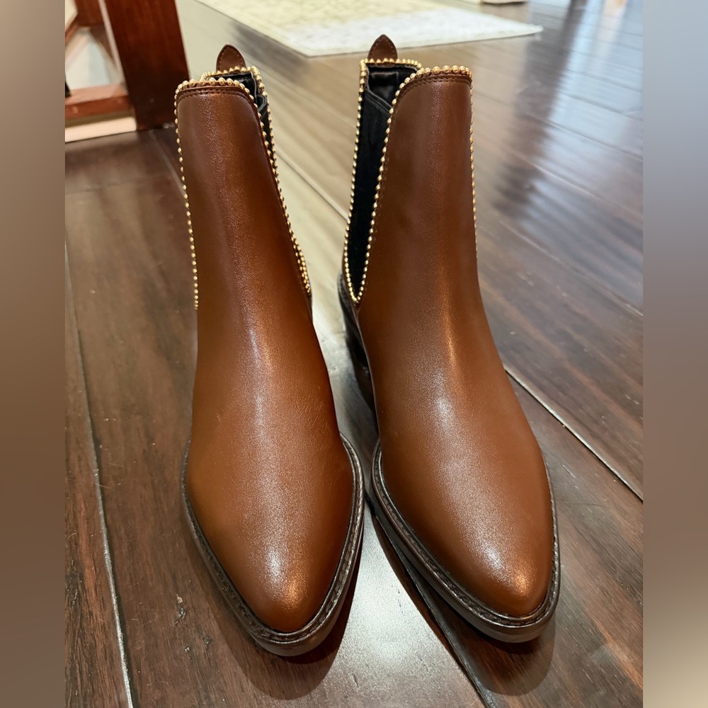 Coach Bowery leather Chelsea boots featuring a beaded chain 7.5 NEW w/o box - Picture 4 of 11